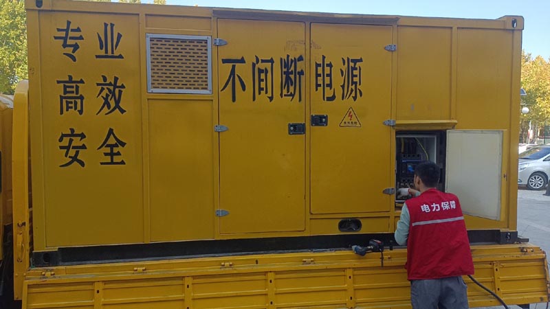香格里拉柴油发电机组和UPS电源配合使用时,如何避免切换过程中的电力中断?